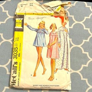 Vintage - McCall's Sewing Pattern for Women's Sleeping Gowns, #3035